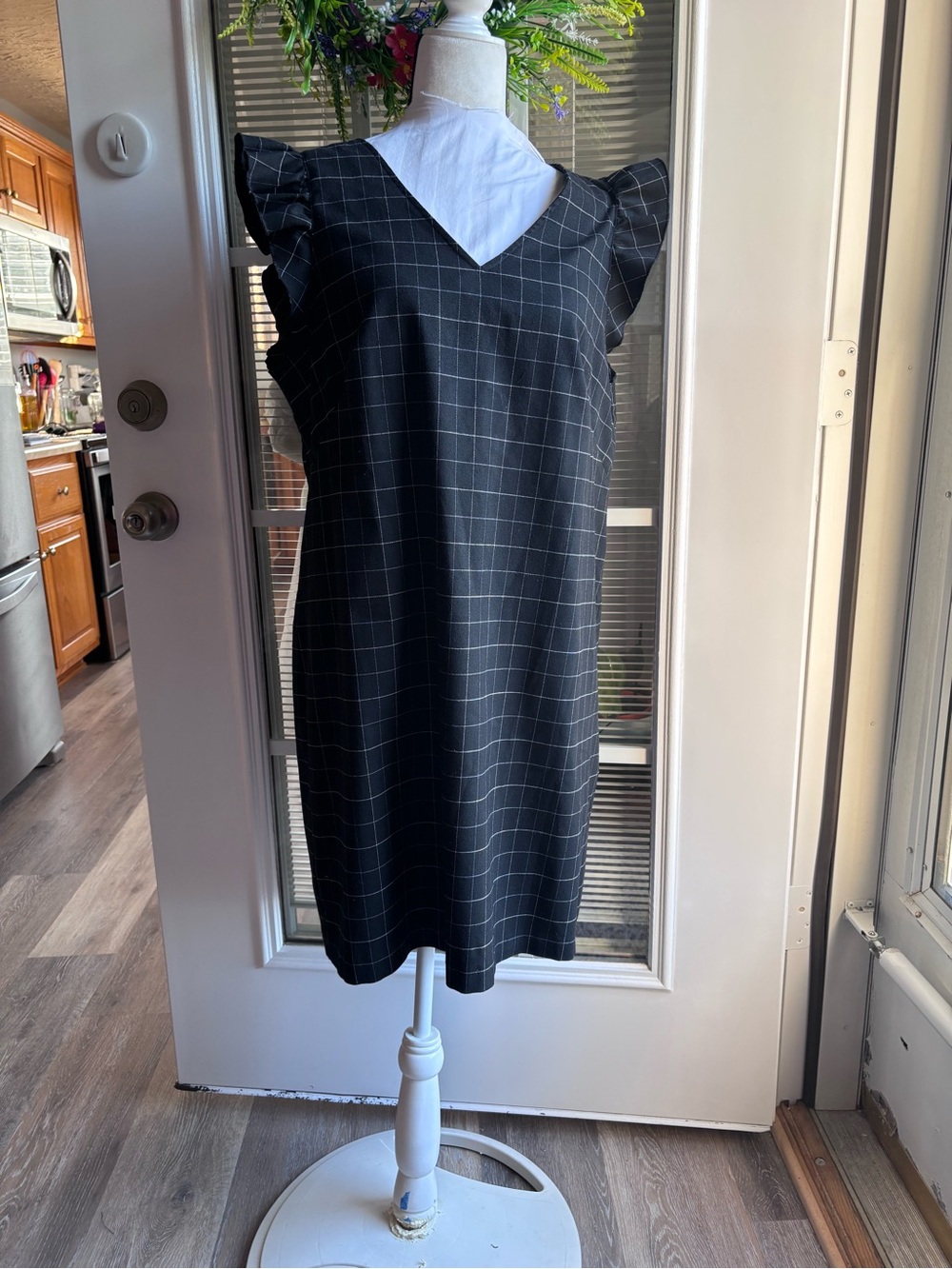 LOFT Black Windowpane V-Neck Ruffle Sleeve knee-length Dress 16